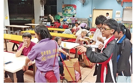 天主教培聖中學 學生參與剩食回收封面