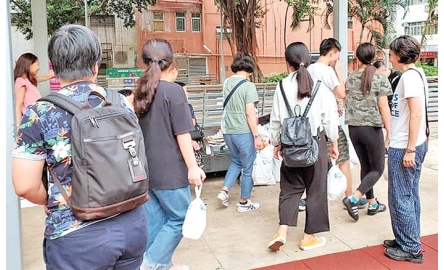 【聖艾智德】與窮人交朋友封面