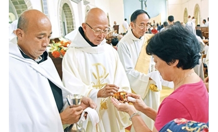 一位神父的誕生 記楊慧林神父軼事 封面