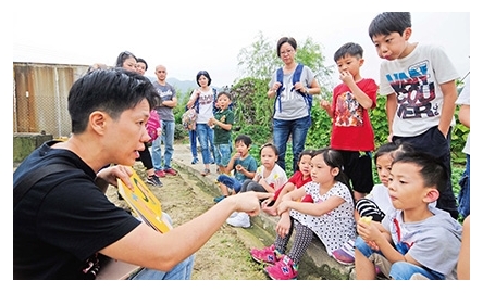 信徒方菩拉推動繪本閱讀 與孩子共讀建立親子關係封面