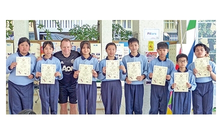 明愛莊月明中學辦活動 教導港島區少年踢足球封面