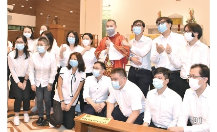 耶穌會施毓謙執事 8月14日晉鐸 往後羅馬深造教會法封面