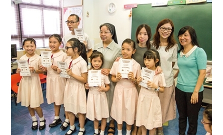 香港嘉諾撒學校 舉行初領聖體彌撒封面
