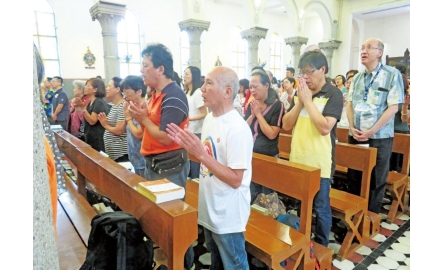 聖神內更新團體慶祝神恩運動金禧封面