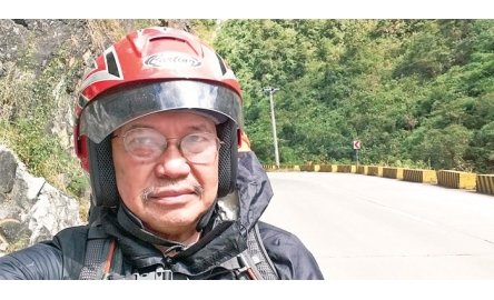 菲國神父騎車抗議 呼籲停止法外謀殺封面