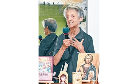 英聖像畫學會會長修女訪港 聯同學員合辦畫展 推介新書封面