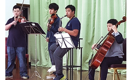 香港鄧鏡波書院  師生探訪安老院封面