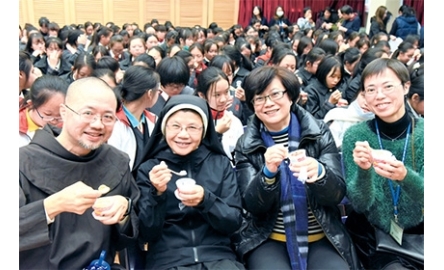 潔心林炳炎中學 四十八周年校慶日封面